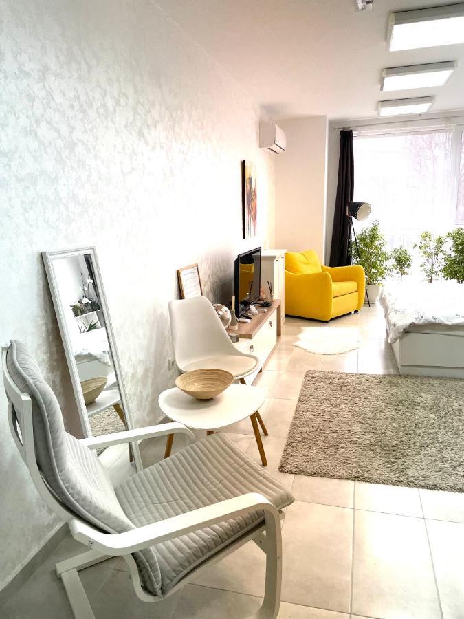 Felicity Super Central Apartment Burgas Esterno foto