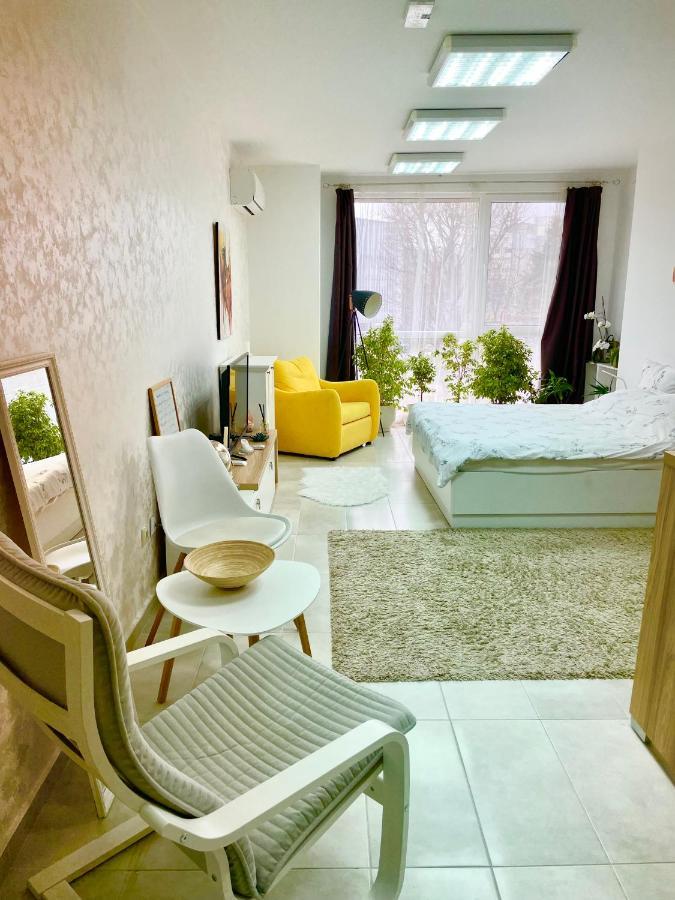 Felicity Super Central Apartment Burgas Esterno foto