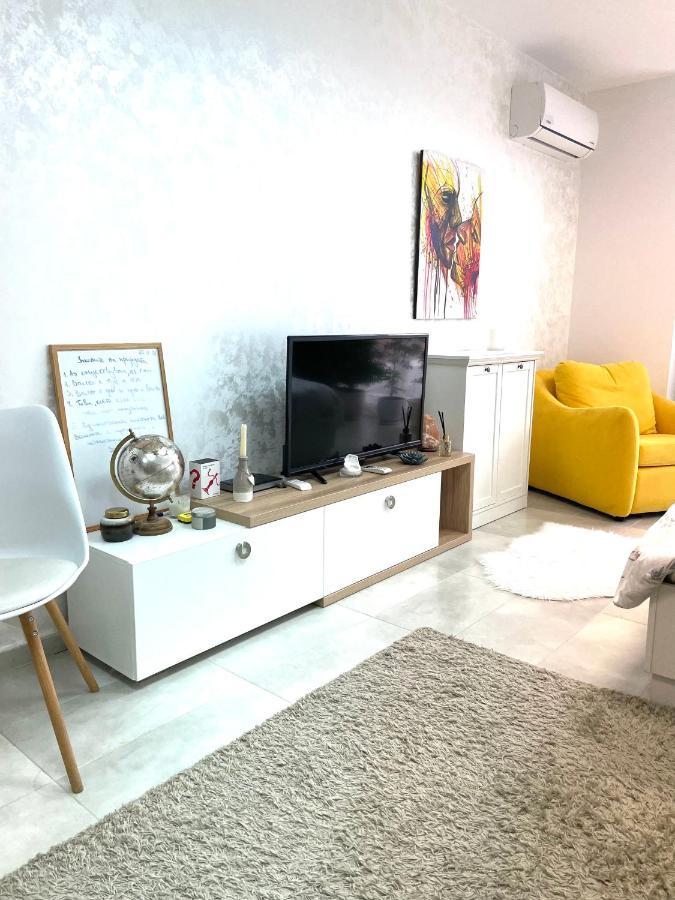 Felicity Super Central Apartment Burgas Esterno foto