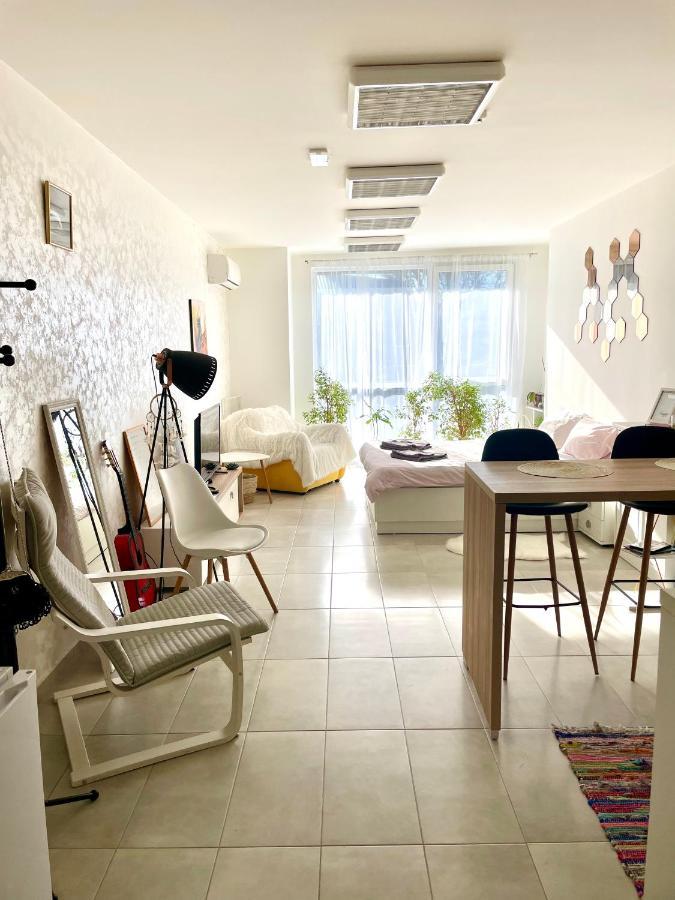 Felicity Super Central Apartment Burgas Esterno foto