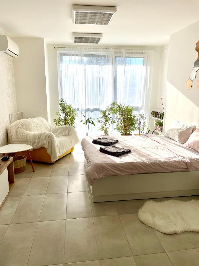 Felicity Super Central Apartment Burgas Esterno foto